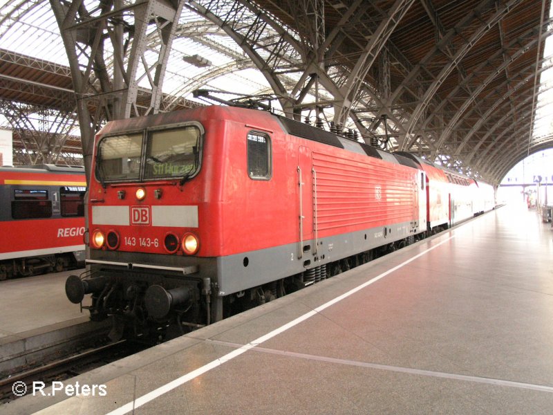 143 143-6 hat Leipzig HBF mit einer S-Bahn aus Wurzen erreicht. 02.02.08