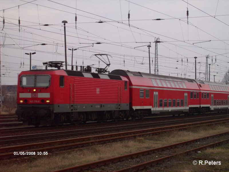 143 175-6 auf dem Rckweg mit RB 11 Cottbus in Eisenhttenstadt. 05.01.08
