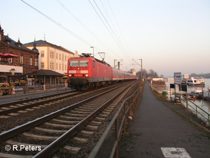 143 270-7 durchfhrt Rdesheim an dem Rhein mit einer RB Koblenz. 13.02.08