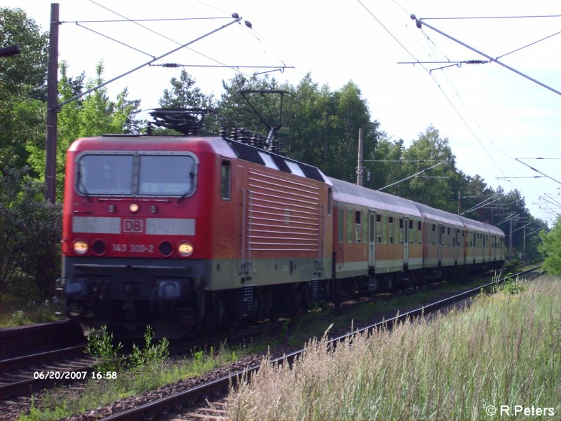 143 300-2 mit der RB11 Cottbus bei ex HP Vogelsang. 20.06.07