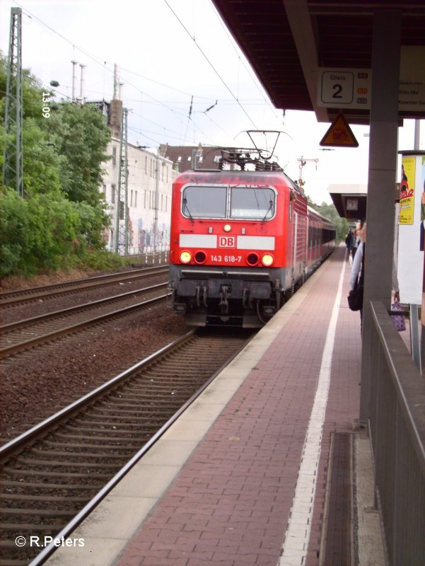 143 618 verlsst Dsseldorf-Vlklingerstrasse mit der S8 Mnchengladbach. 02.08.06