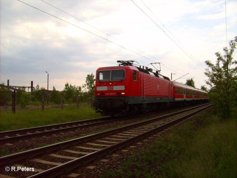 143 863-9 erreicht gleich Eisenhttenstadt mit einer RB11 Cottbus. 08.06.06