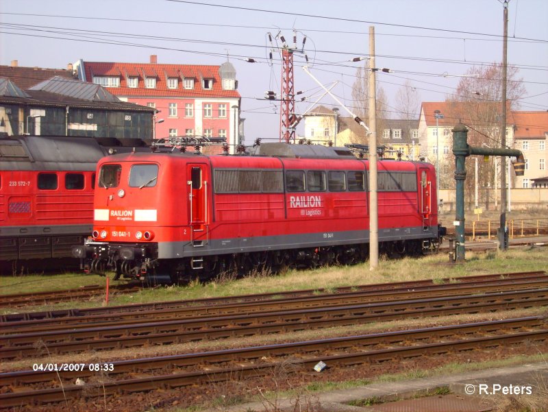 151 041-1 wartet auf neue Leistungen in Frankfurt/Oder. 01.04.07