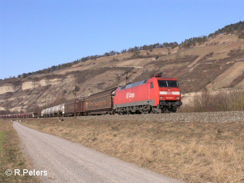 152 038-6 zieht bei Thngersheim ein gemischten Gterzug. 16.02.08