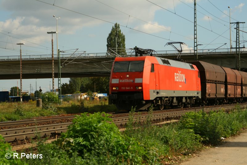 152 046-9 zieht eine leerkohle an regensburg Ost vorbei. 13.09.07