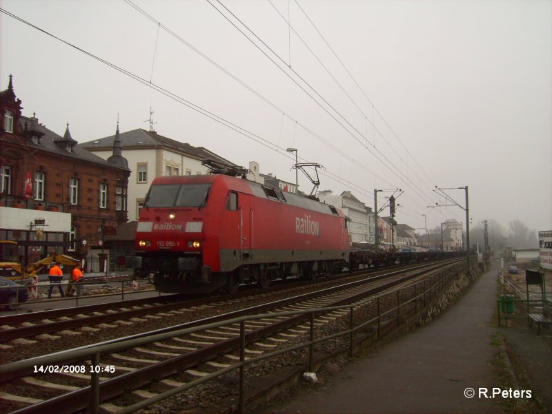 152 050-1 durchfhrt rdesheim an dem Rhein mit ein gemischten Gterzug. 14.02.08