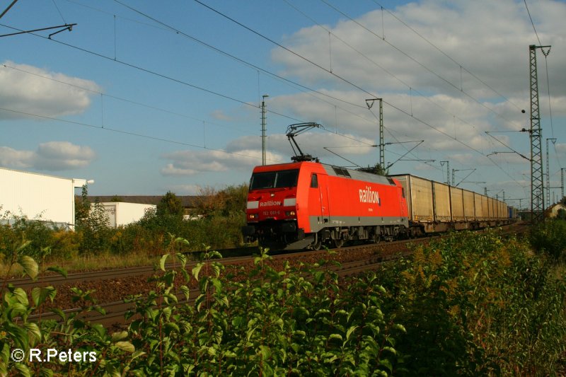 152 081-6 zieht ein Wenzel durch Obertraubling. 13.09.07