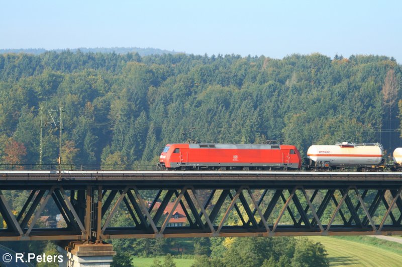 152 152-9 berquert die Brcke bei Beratzhausen mit einem Kesselzug. 21.09.07