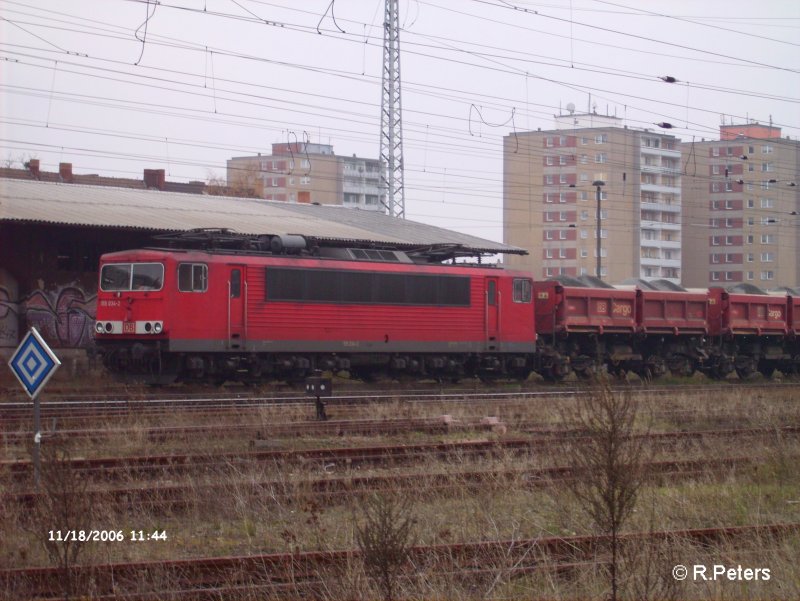 155 034-2 steht mit ein Seitenkippzug in Eisenhttenstadt. 18.11.06