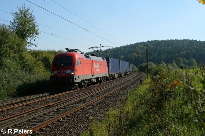 183 003-4 zieht bei Lohhof einen Containerzug. 21.09.08