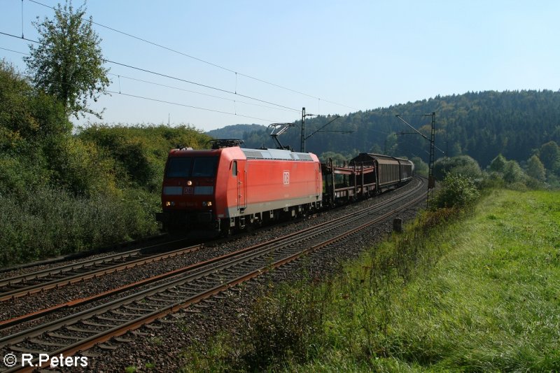 185 044-5 zieht bei Lohhof einen gemischten Gterzug. 21.09.07