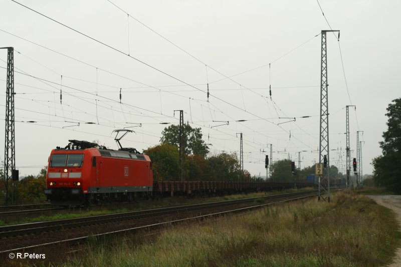 185 114-6 erreicht Saarmund mit ein Gemischten Gterzug. 12.10.07