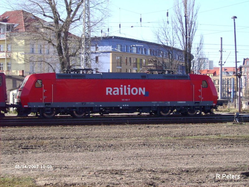 185 180-7 steht neben 155 116-7 abgestellt,Frankfurt/Oder 14.03.07