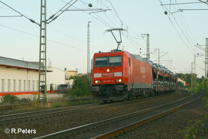 185 287-0 durchfhrt Obertraubling mit ein Autozug. 13.09.07