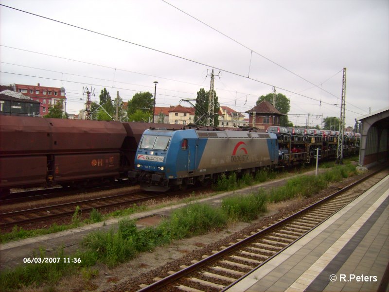 185 511 erreicht Frankfurt/Oder mit den HGK-Ford-Autozug nach Guben. 03.06.07