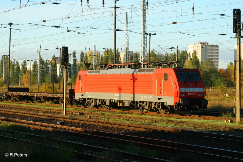 189 019-3 steht abgebgelt mit ein gemischten Gterzug in Eisenhttenstadt. 13.10.07