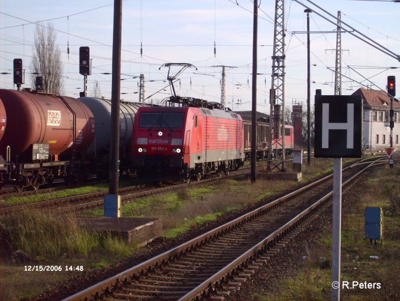 189 052-4 rollt solo von der Oderbrcke in Frankfurt/Oder ein.15.12.06