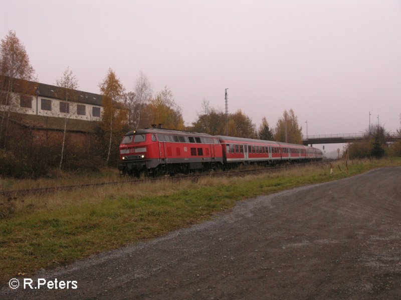 218 271-5 verlsst Wiesau OBerpfalz mit ein RE Regensburg. 02.11.07