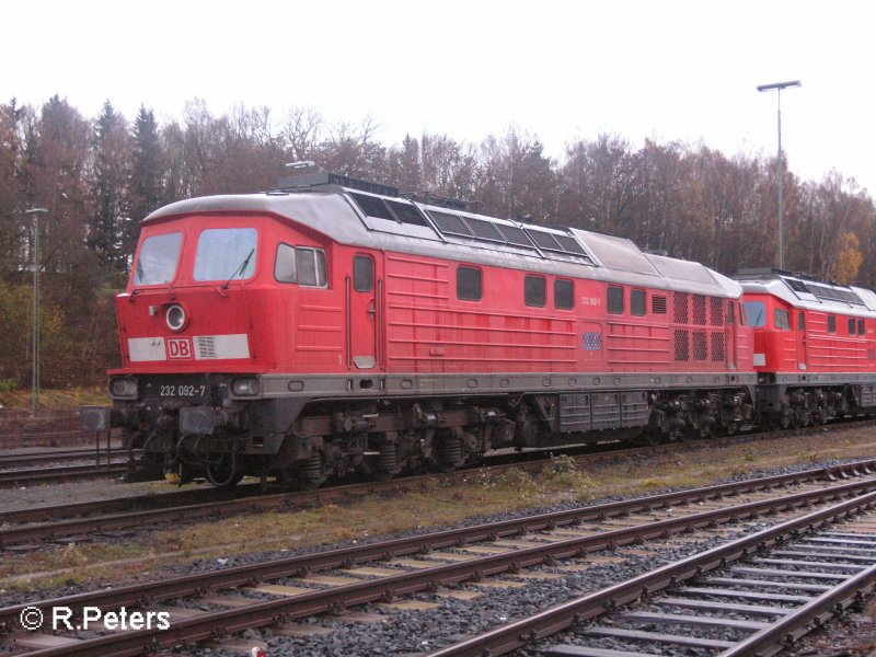 232 092-7 steht mit anderen Maschinen in Marktredwitz abgestellt. 11.11.07