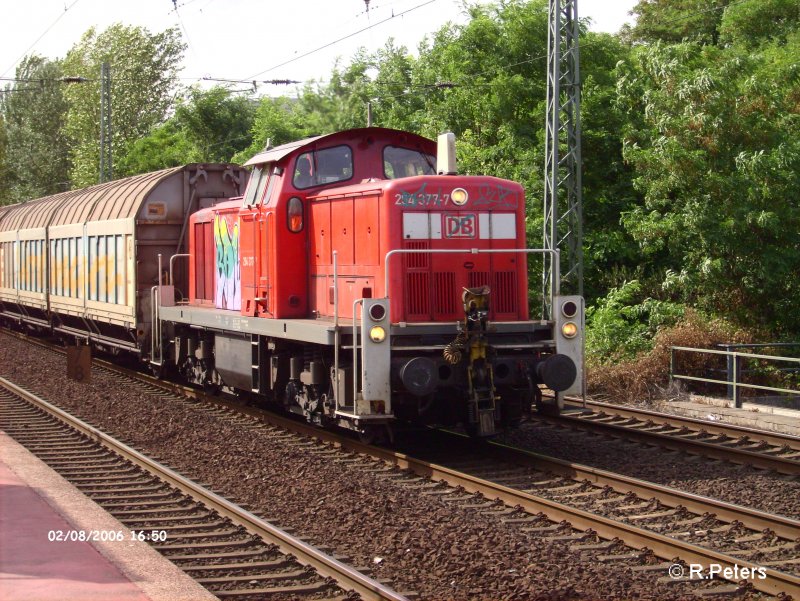 294 377-7 zieht ein gedeckten Gterzug vom Hafen bei Dsseldorf-Vlklingerstrasse. 02.08.06