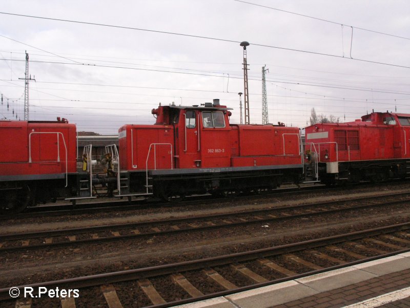 362 863-3 is die zweite 362 im Lokzug. Cottbus 09.02.08