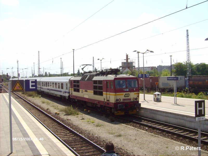 371 002-7 erreicht Frankfurt/Oder mit den EC46 nach Berlin. 15.08.07