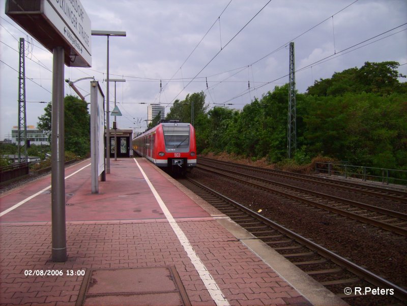 423 750 verlsst Dsseldorf-Vlklingerstrasse mit der S11 Bergisch Galdbach. 02.08.06