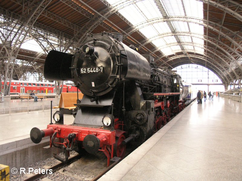 52 5448-7 steht auf Gleis 24 in Leipzig HBF. 02.02.08