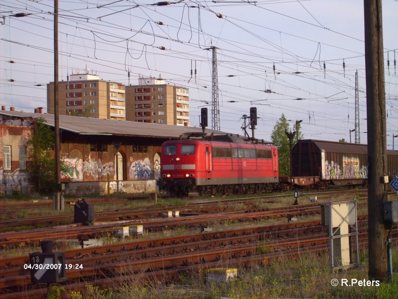 am 30.04.07 durchfhrt 151 008-0 Eisenhttenstadt mit ein gemischten Gterzug.