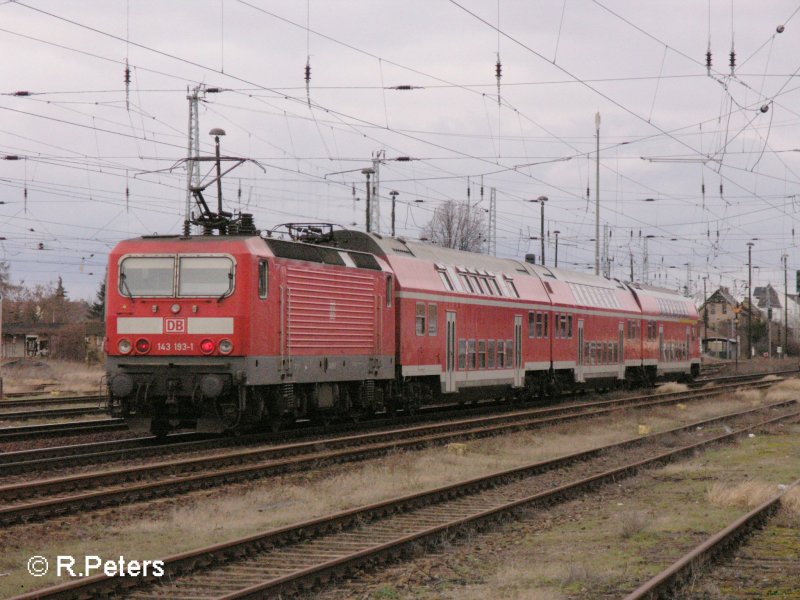 Der gegenzug nach Frankfurt/Oder wird von 143 193-1 durch Eisenhttenstadt geschoben. 06.02.08