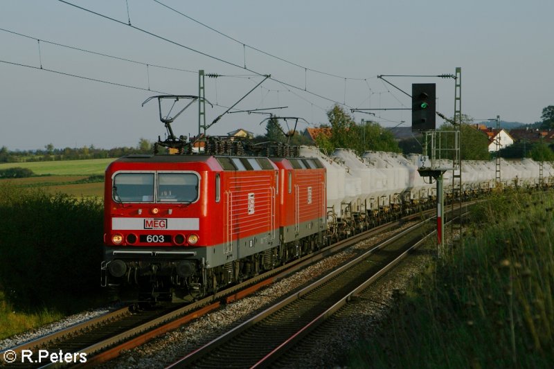 MEG 601 und 602 ziehen bei Lohhof einen Zementzug. 21.09.07