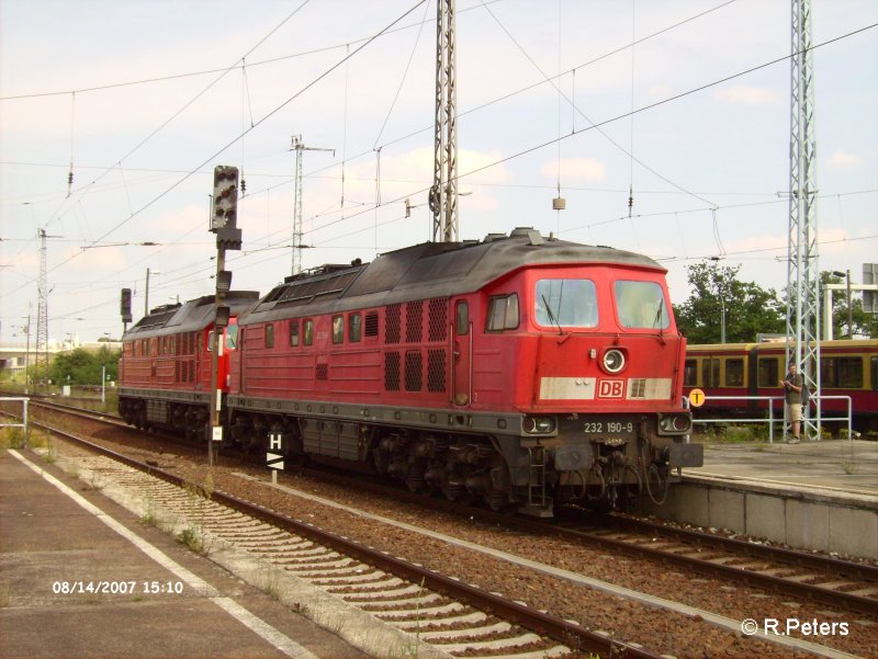 Noch ein Bild von 232 190-9 und 233 127-0 in Berlin-Schnefeld. 14.08.07