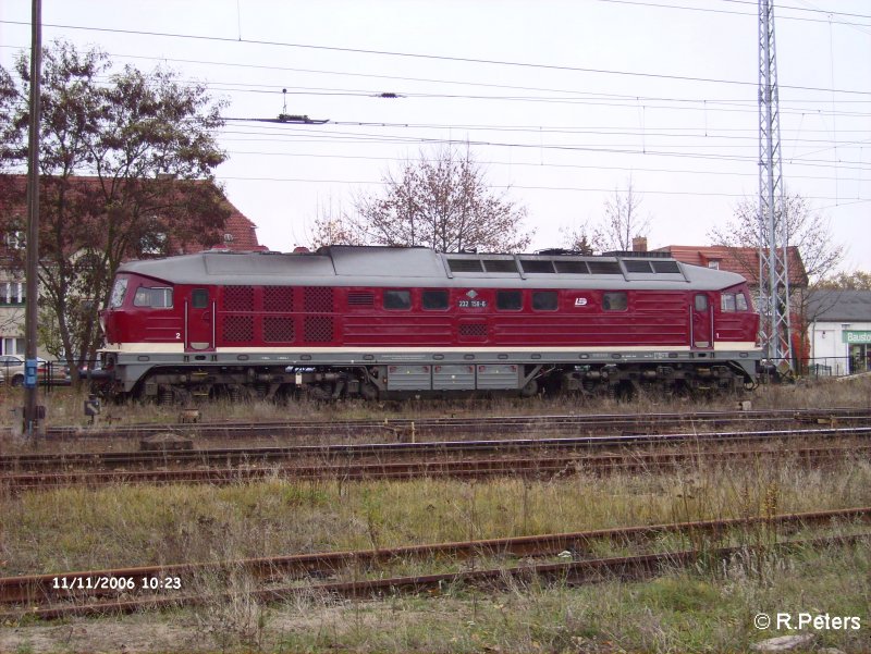 Noch ein Bild von der Seite von 232 158-6 in Eisenhttenstadt. 11.11.06