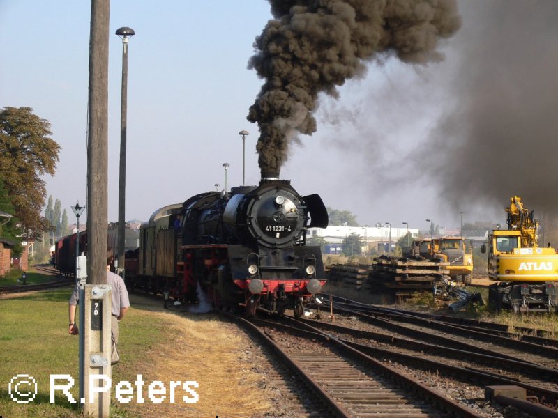 Nochmal richtig Dampf machen mit den Fotogterzug. 41 1231 in Stafurt