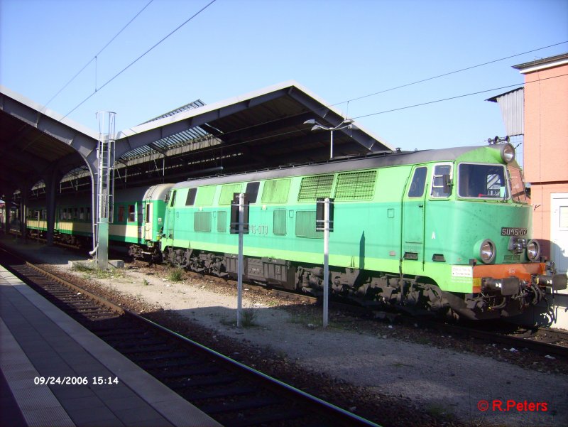 SU45 073 steht in Frankfurt/Oder mit den Poznan-Express bereit. 24.09.06