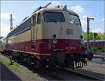 175 Jahre Eisenbahn in Nördlingen / 55 Jahre Bayrisches Eisenbahnmuseum.

Einen wunderschönen Lack hat E 10 1267, die heute leider als 113 267 statt 112 267 angeschrieben ist. Mai 2024.