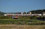 RABe 521 027 'Gilberte de Courgenay' (im Bild), RABe 521 024 und RABe 523 008 bei Salina Raurica. August 2025.