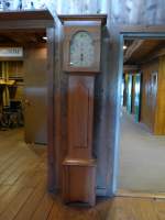 (152'977) - Alte Standuhr am 16.