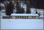 Versehentlich in Arosa, des Wetters wegen. 

Der G�terschuppen der Arosabahn ist heute als Restaurant genutzt. Arosa, Januar 2026.