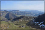 Blick vom Passwang �ber M�mliswil zu den Alpen.