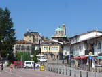 (207'340) - Kirche Jungfruliche Geburt mit Husern am 5. Juli 2019 in Veliko Tarnovo