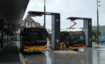 (286'998) - PostAuto Bern - BE 653'384/PID 12'063 - MAN + BE 610'535/PID 12'124 - eMercedes am 14. Mai 2026 beim Bahnhof Spiez
