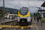 563 023 und 563 009 auf der Fahrt nach Freudenstadt beim Halt in Biberach (Baden).