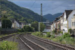 Blick auf die linke Rheinstrecke im Bahnhof Boppard. Juli 2024.