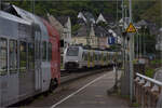 460 003 fährt nach Boppard ein, während 429 016 und 429 007 auf die Abfahrt warten. Juli 2024.