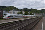 '412 222' ICE 4 Triebzug 9222 ist in Boppard auf dem Gleis 4 geparkt. Juli 2024.