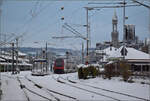 Erster Schnee des Winters.

Interregio nach Luzern steht im Bahnhof Konstanz bereit. November 2024.