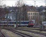 Re 4/4 11172 mit einem Ersatzzug nach Zürich.