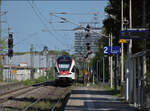 RABe 521 208 'Singen' und RABe 521 006 (im Bild) in Konstanz-F�stenberg.