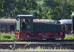 Durch das Zugfenster überraschend gesehen: Ein Neuzugang bei der EFZ. Krupp Lok 3855 'Liesel' kommt aus Laufenburg, Baden, wo ich sie noch nie gesehen hatte. Bei H.C. Stark, heute Högänäs, schob sie seltene Erden und Metalle durch ...